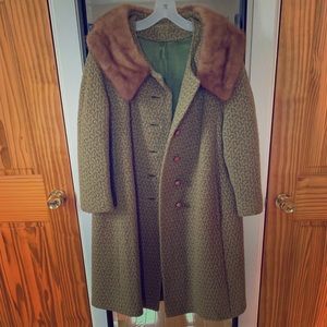 vintage ilgwu // 100% wool coat with mink collar